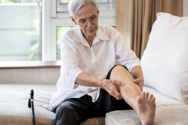 Xơ xương dưới sụn gặp ở người già